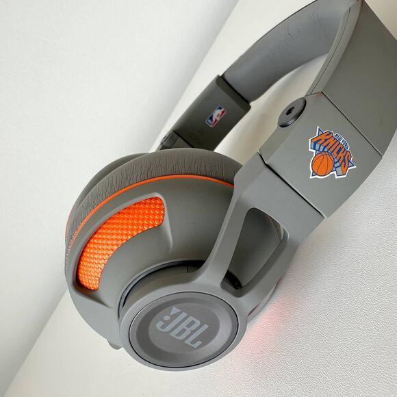 JBL Synchros S300 NBA Edition New York Knicks Headphones - Picture 7 of 13